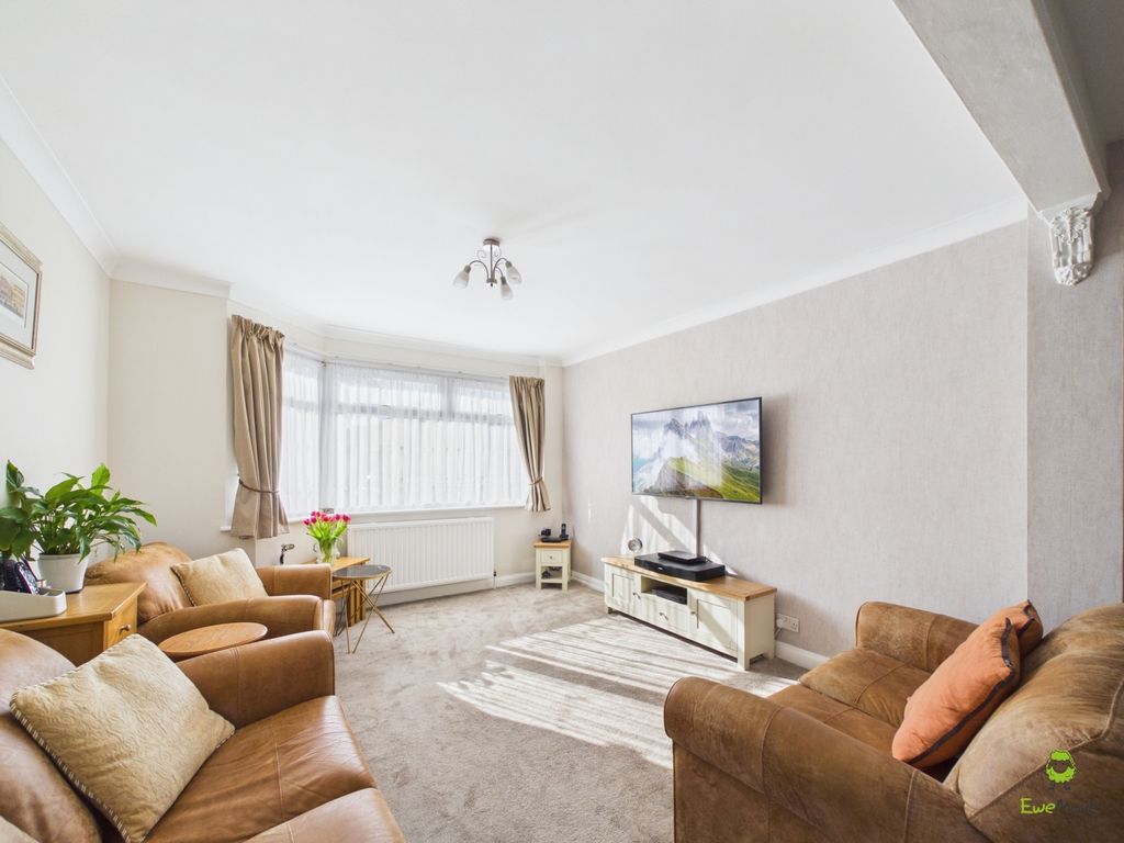 5 bed semi-detached house for saleLittle Heath Road, Bexleyheath, Kent DA7