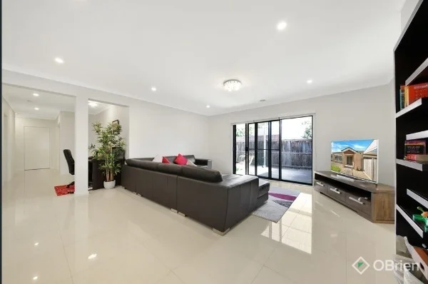 2 Eagle Way, Deer Park VIC 3023 photo 5