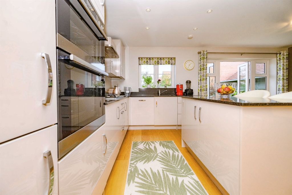Additional image 12 of 4 bed semi-detached house for saleSouth Way, Abbots Langley WD5