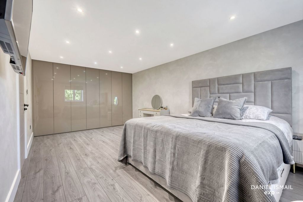 Additional image 4 of 5 bed detached house for saleGreat Berry Lane, Langdon Hills, Basildon SS16