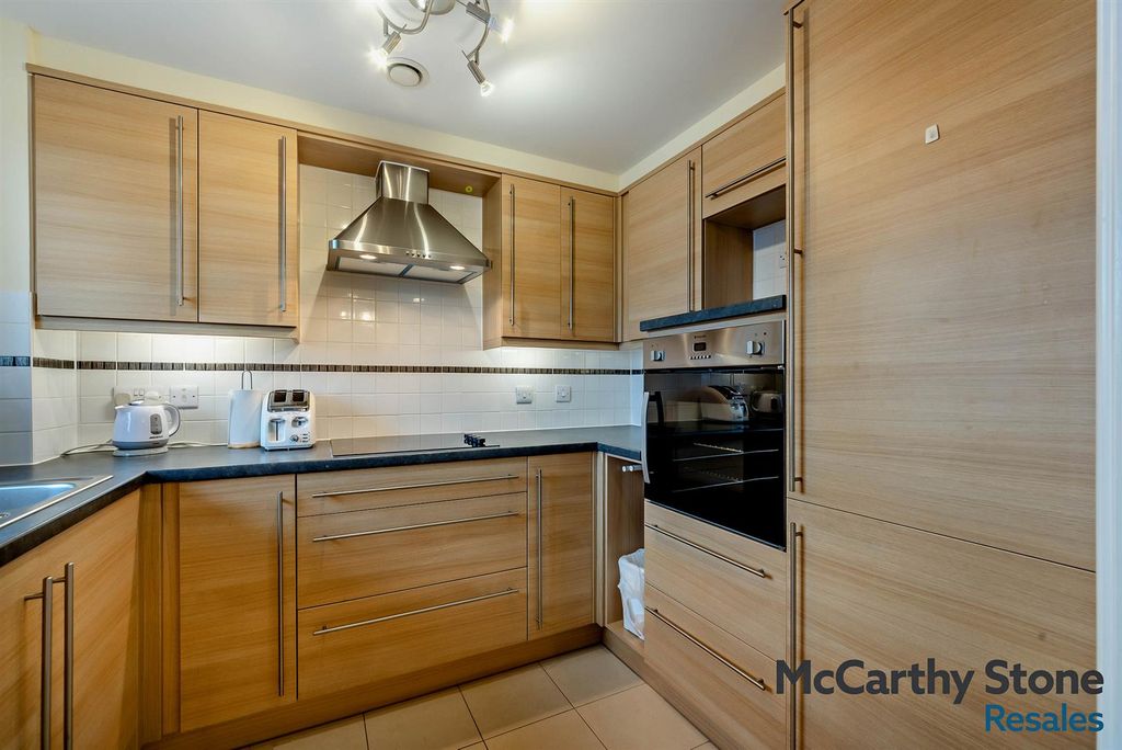 Additional image 5 of 2 bed flat for saleLady Susan Court, New Road, Basingstoke RG21