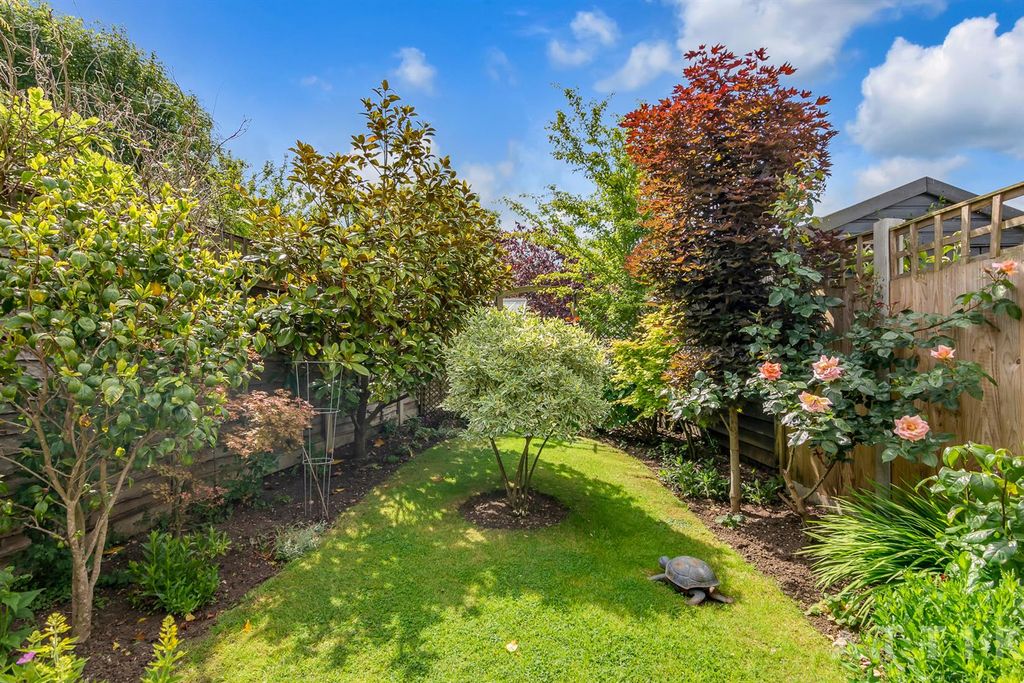 Additional image 8 of 4 bed semi-detached house for saleUpper Avenue, Halesworth IP19