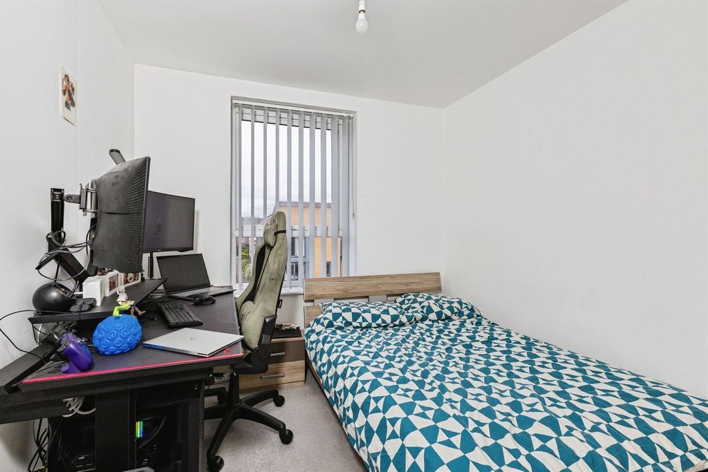 Additional image 11 of 2 bed flat for saleBedwyn Mews, Reading RG2