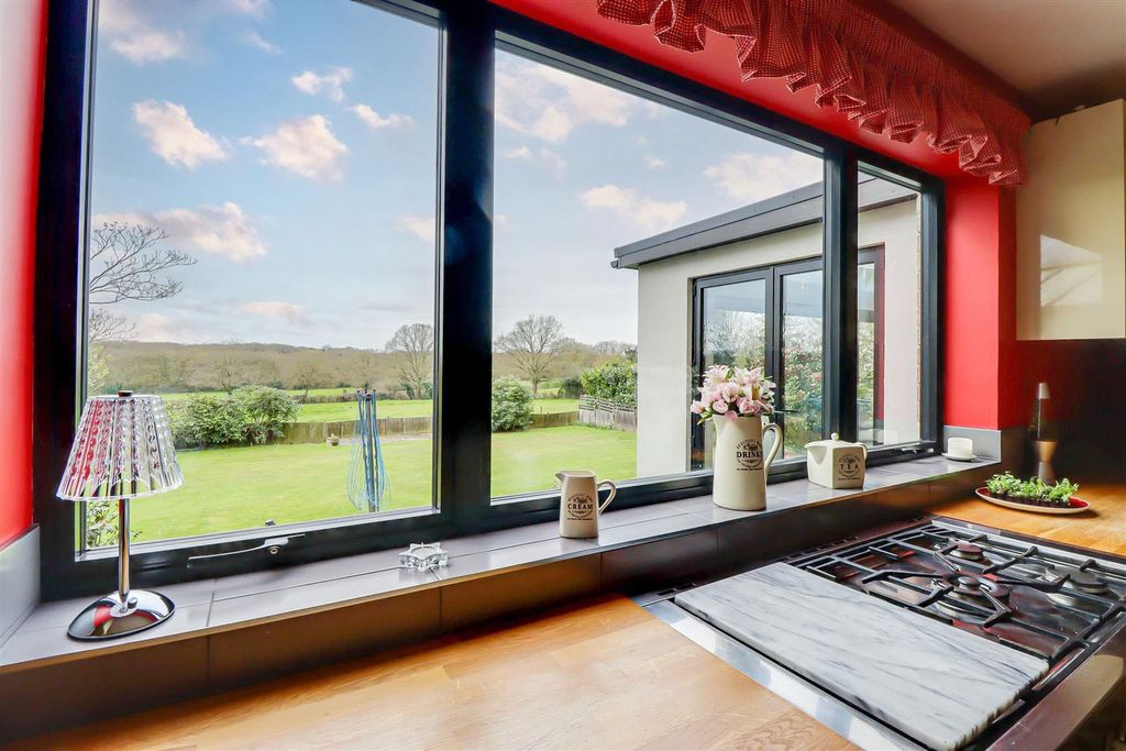 Additional image 11 of 3 bed detached house for saleHaresland Close, Benfleet SS7