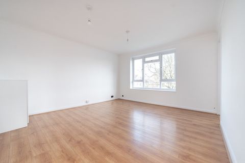Friern Barnet Lane, London N11