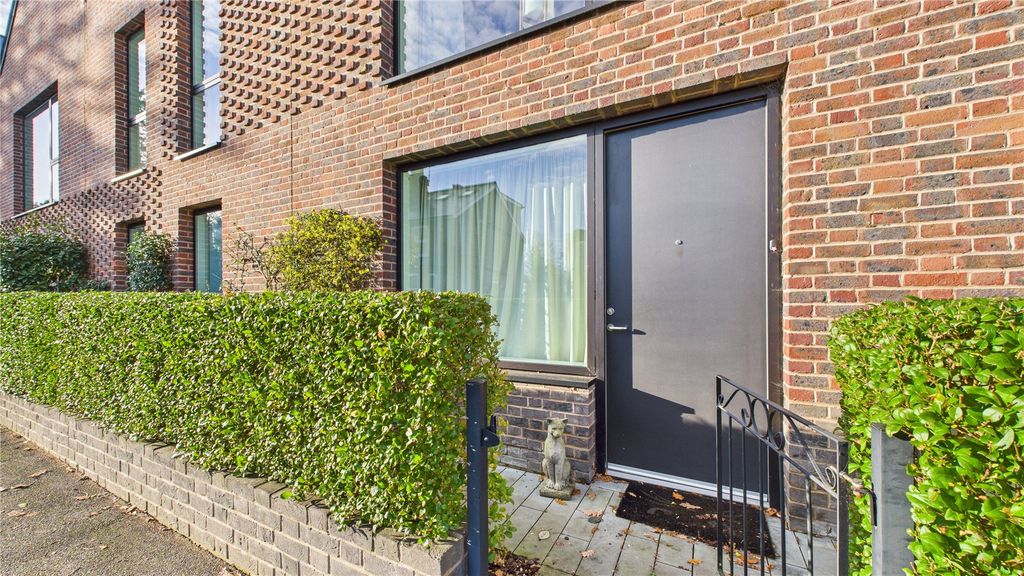 Additional image 10 of 2 bed flat for saleHorsell, Woking, Surrey GU21