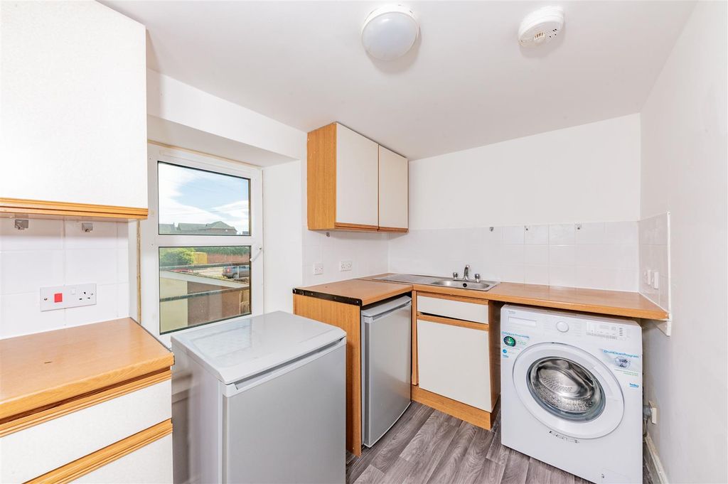 Additional image 5 of 2 bed flat for saleWest Grimsby, Arbroath DD11