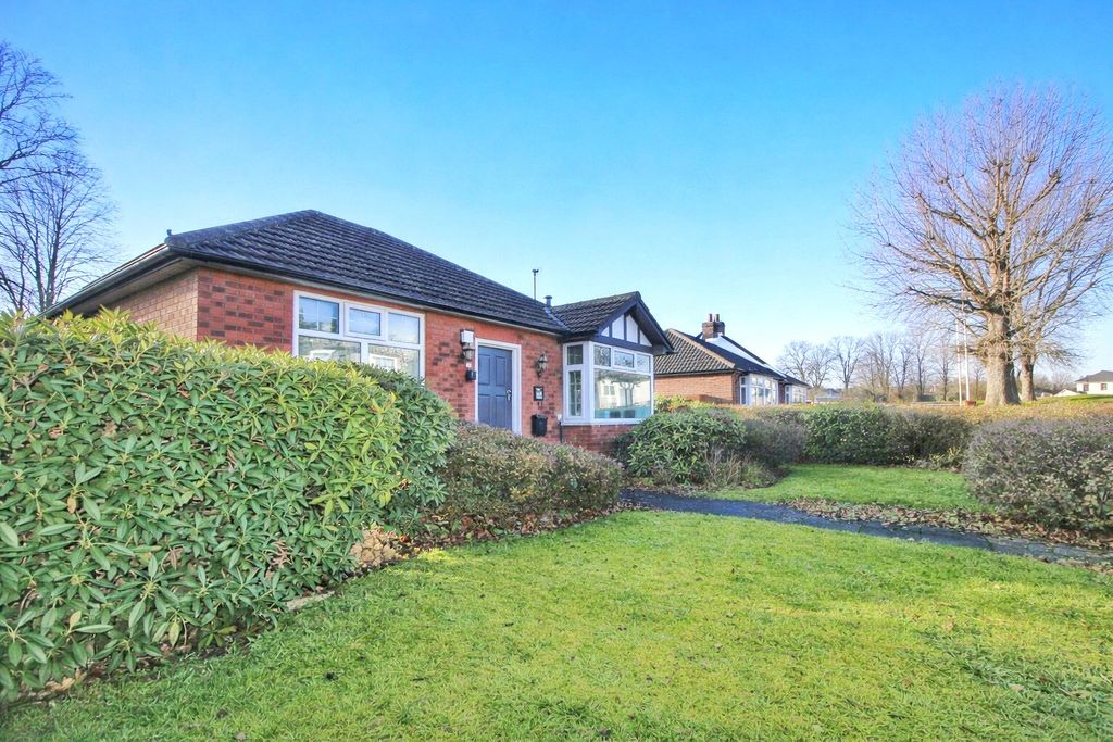 3 bed detached bungalow for saleWood Lane, Ashton-Under-Lyne, Greater Manchester OL6