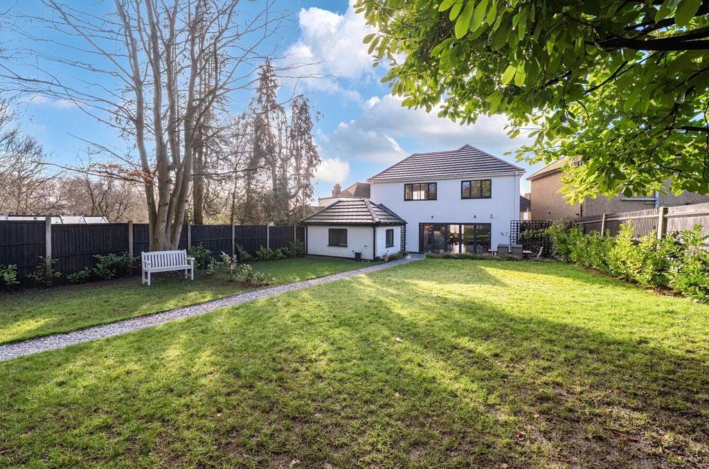 Additional image 3 of 4 bed detached house for saleHighfield Gardens, Aldershot, Hampshire GU11