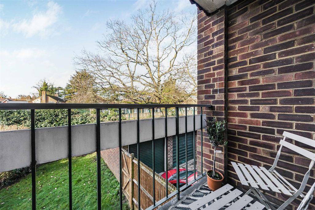 Additional image 5 of 2 bed flat for saleMorton Court, Christchurch Road, Reading RG2
