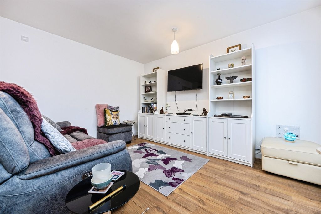 Additional image 2 of 2 bed flat for saleWarwick Avenue, Bedford MK40