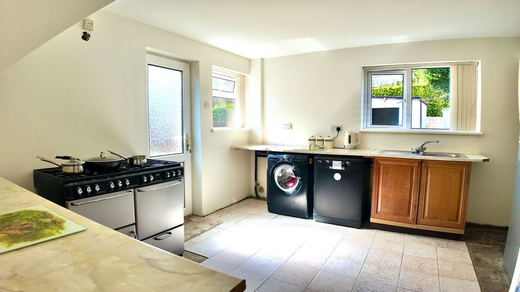 Additional image 2 of 3 bed semi-detached house for saleMontclaire Avenue, Blackwood NP12