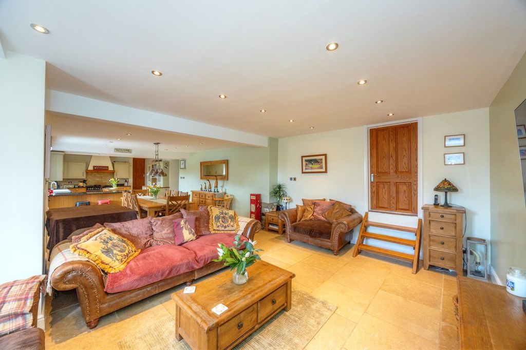 Additional image 3 of 4 bed detached house for saleThe Green, Royston, Barnsley S71