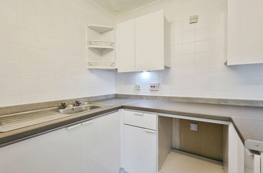 Additional image 7 of 1 bed flat for saleElmwood Court, High Street, Baldock SG7