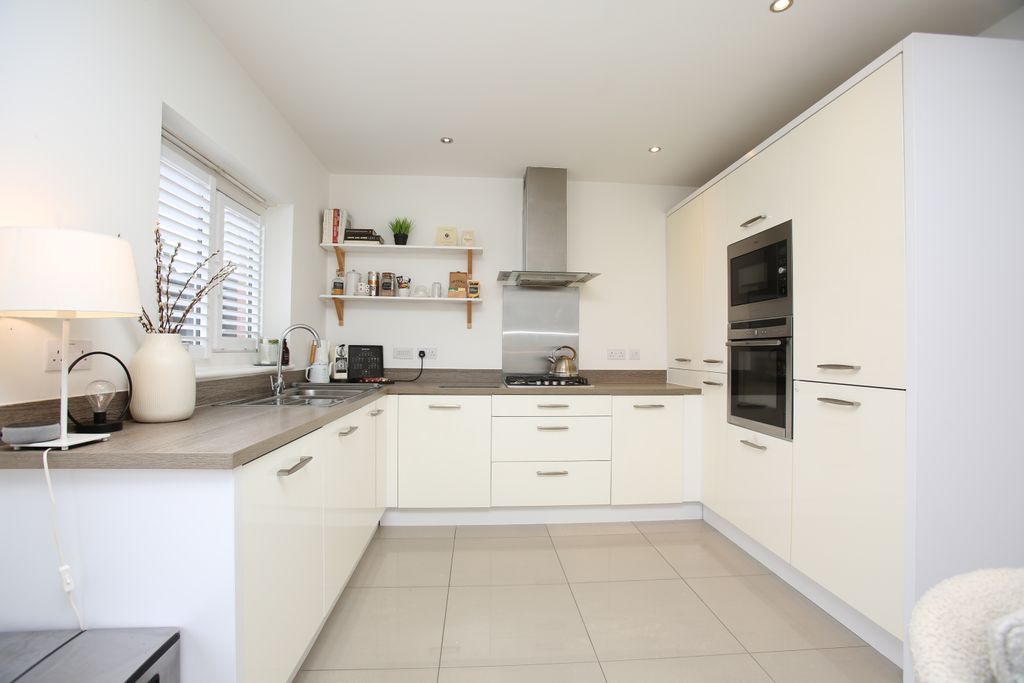 4 bed detached house for salePanama Drive, Atherstone CV9 photo 4