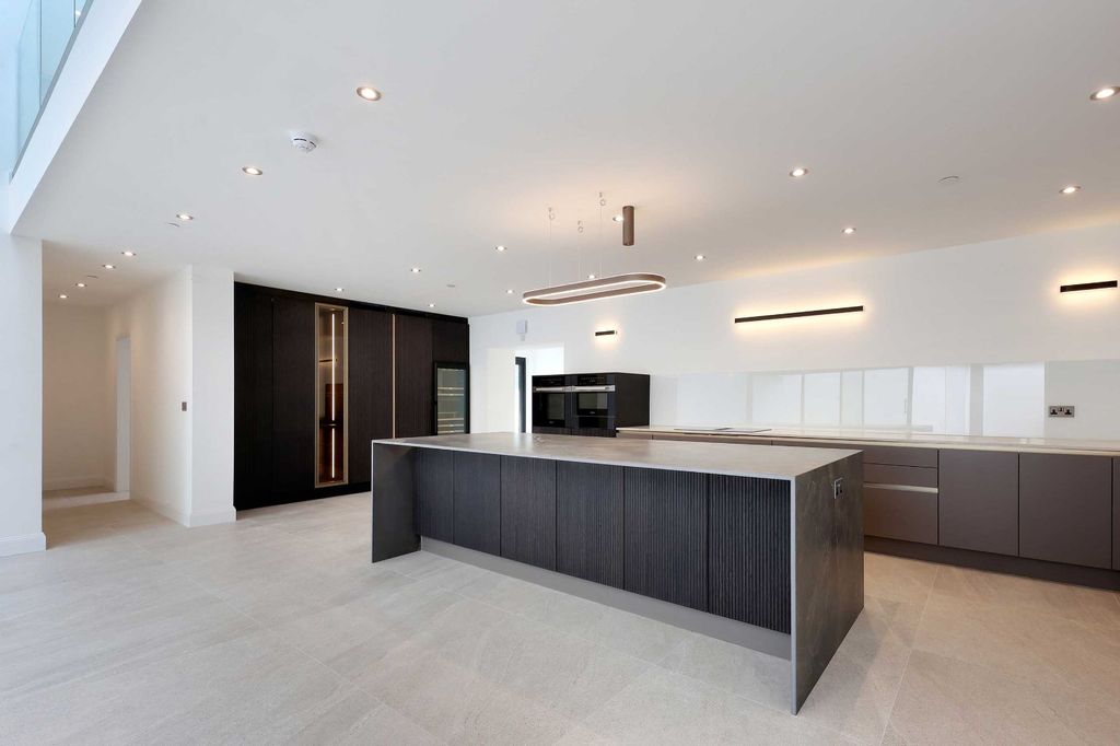 Additional image 4 of 6 bed detached house for saleStation Road, Amersham, Buckinghamshire HP7