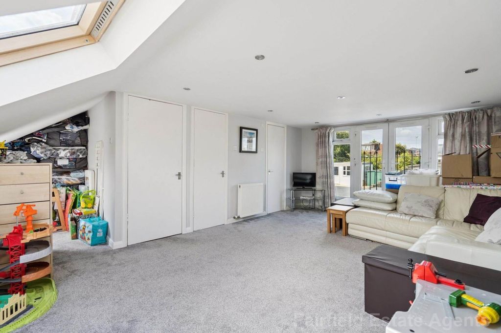 Additional image 13 of 3 bed semi-detached bungalow for salePenrose Avenue, Carpenders Park, Watford WD19