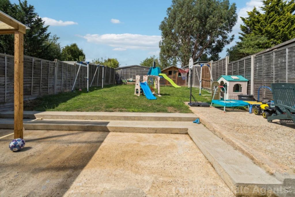 Additional image 14 of 3 bed semi-detached bungalow for salePenrose Avenue, Carpenders Park, Watford WD19