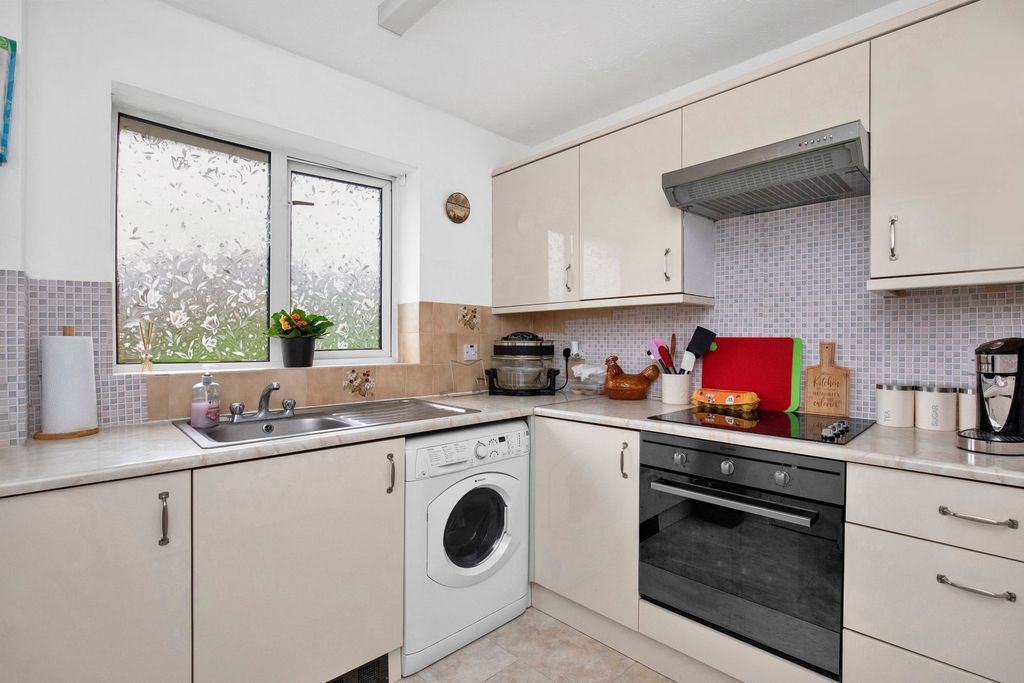 Additional image 2 of 2 bed flat for saleEllingham Close, Alresford SO24
