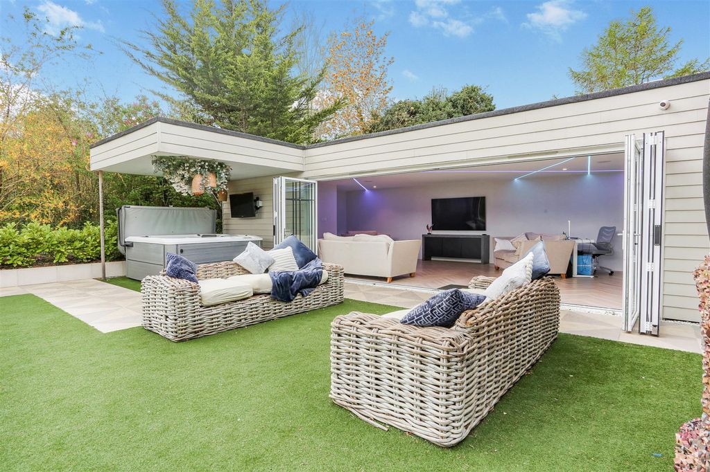 Additional image 17 of 5 bed detached house for saleGreen Curve, Banstead SM7