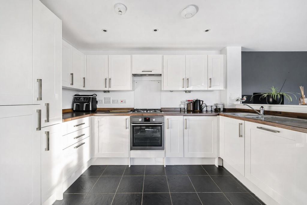Additional image 3 of 2 bed flat for saleKings Crescent, Aylesford ME20