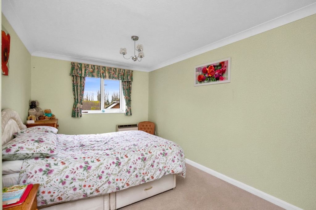 Additional image 12 of 2 bed flat for saleEllingham Close, Alresford SO24