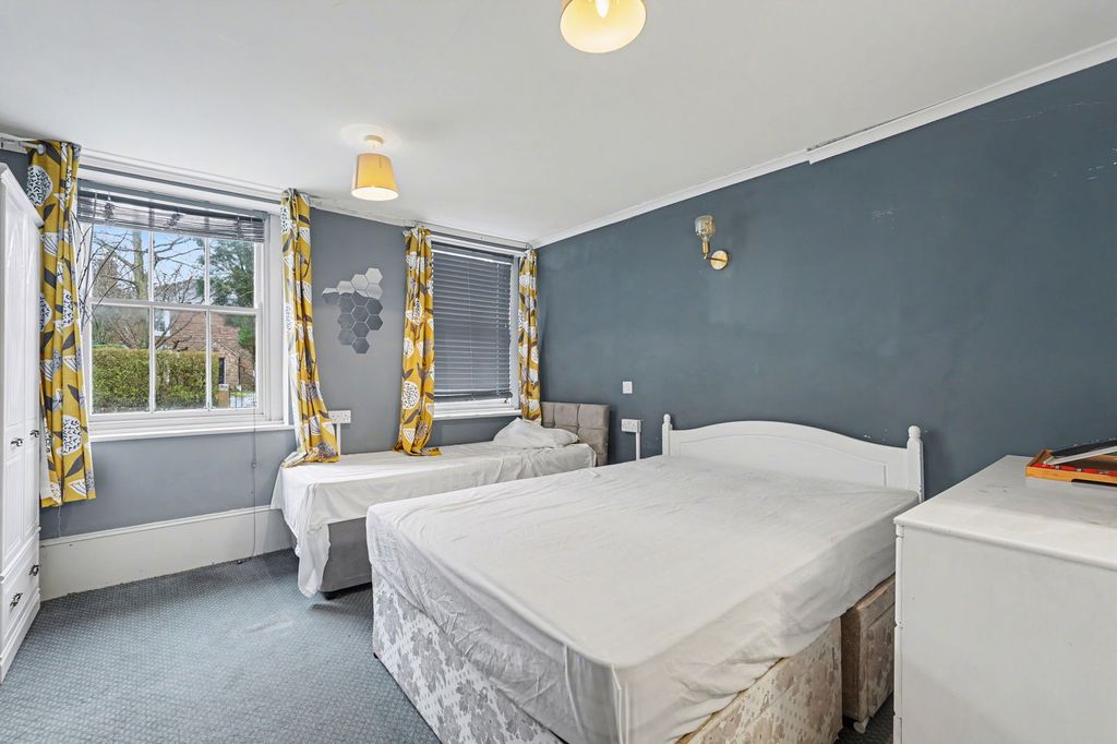 Additional image 4 of 8 bed town house for saleBeckermet CA21