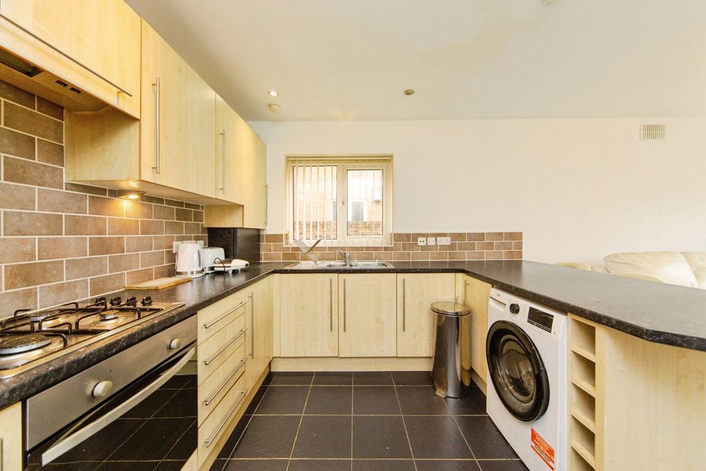 Additional image 3 of 2 bed flat for saleNew Chester Road, Birkenhead CH42