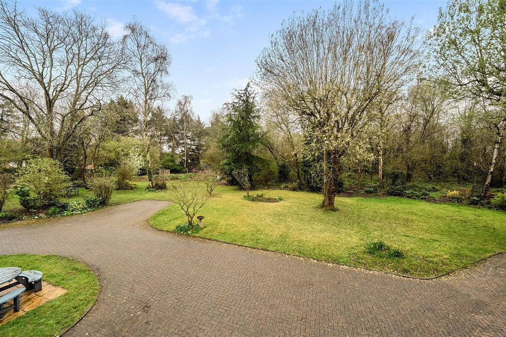 Additional image 27 of 4 bed detached house for saleBarker Close, Arborfield, Berkshire RG2