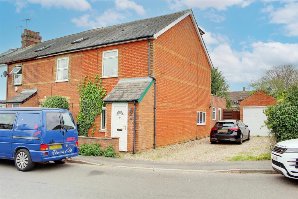 Holloways Lane, Welham Green