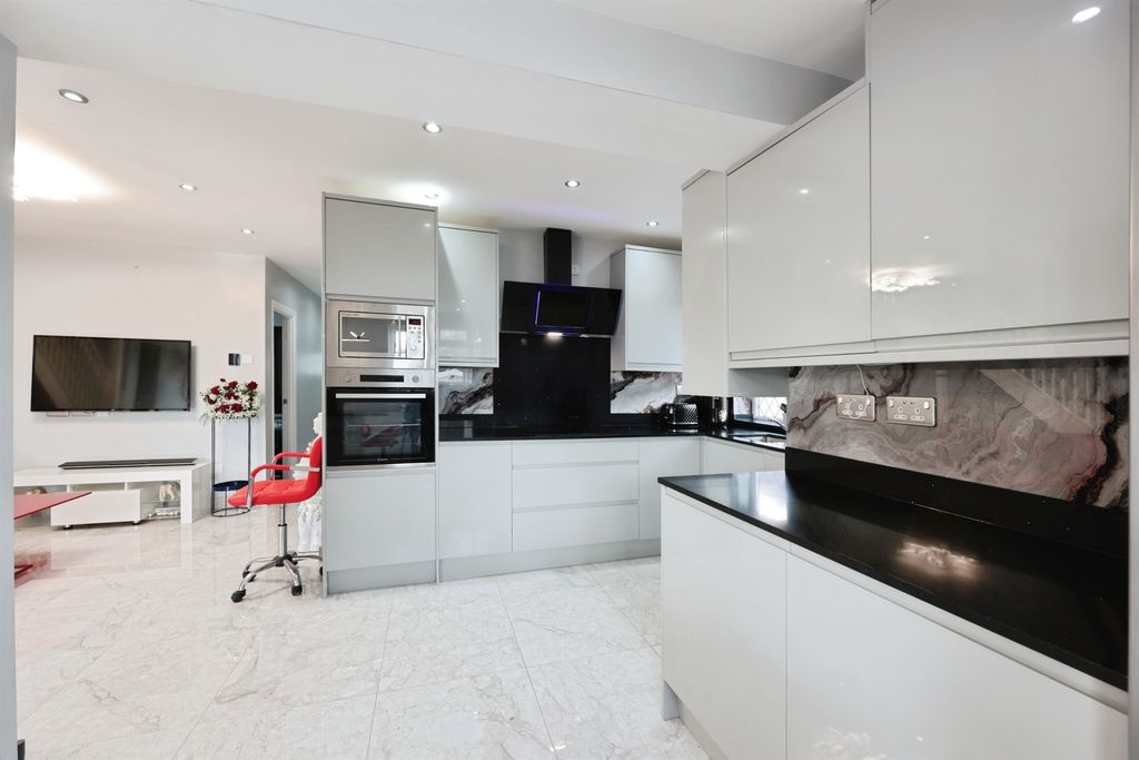 Additional image 7 of 3 bed semi-detached bungalow for saleCompton Place, Watford WD19