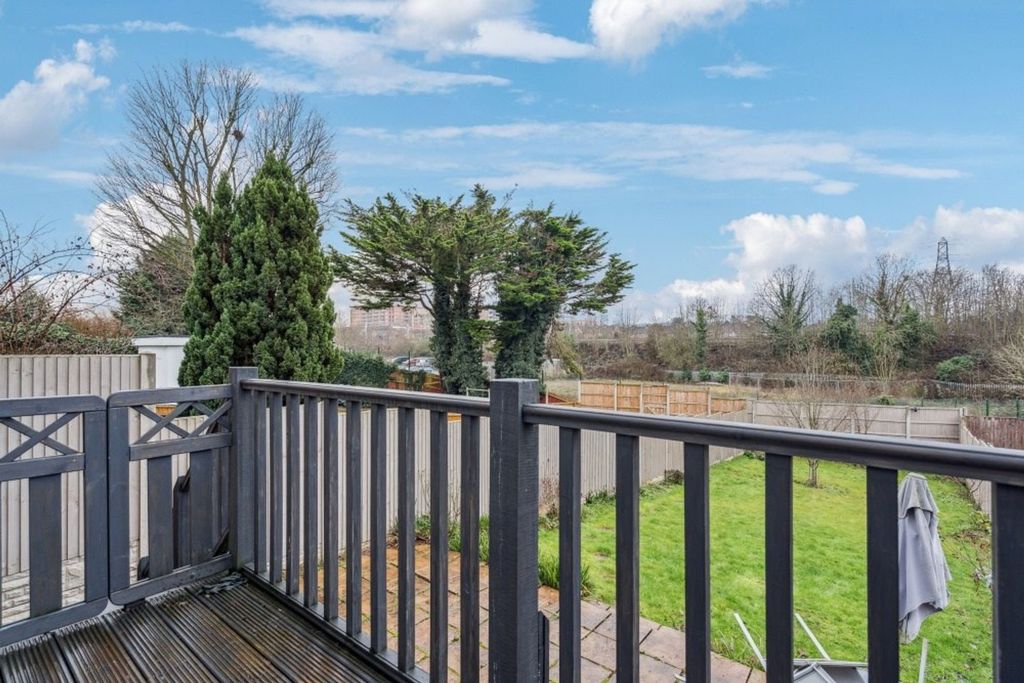 Additional image 22 of 5 bed terraced house for saleAlva Way, Carpenders Park, Watford WD19
