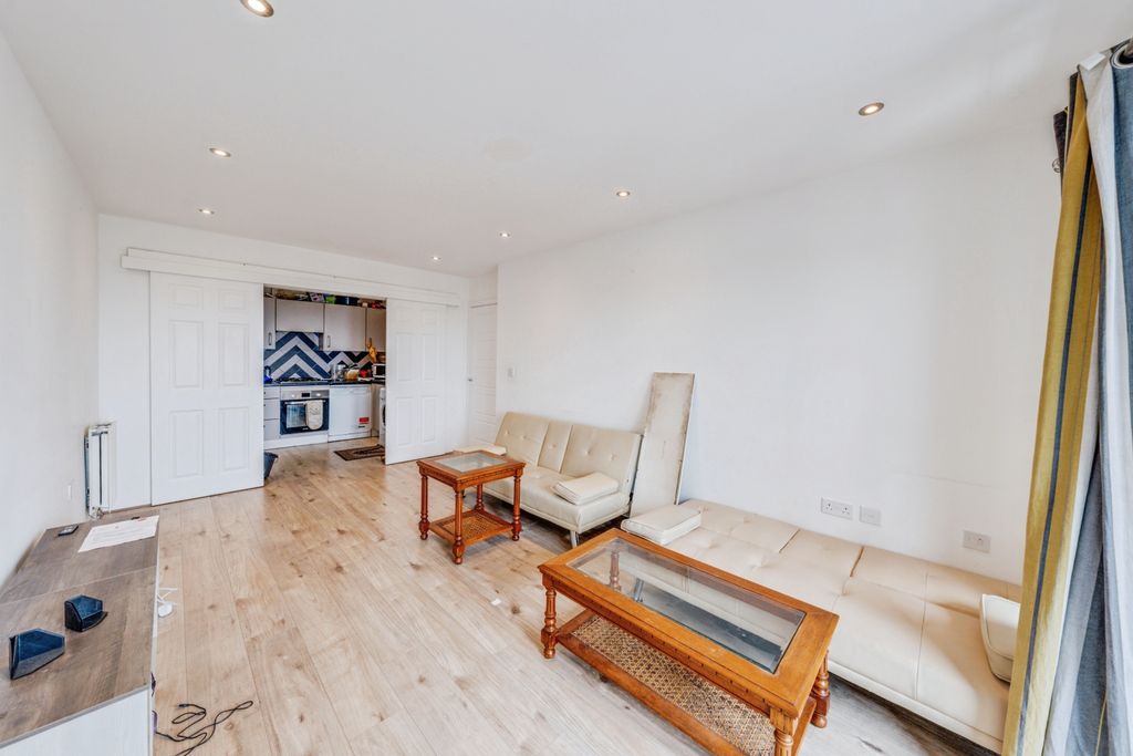 Additional image 9 of 2 bed flat for saleMorris Drive, Belvedere DA17