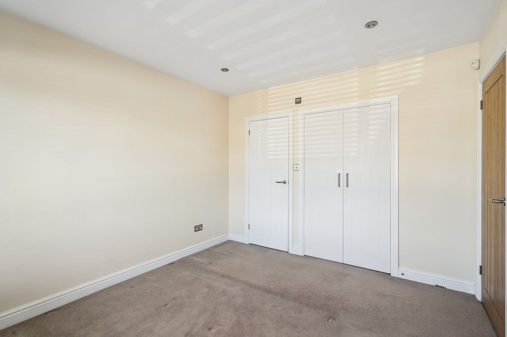 Additional image 15 of 4 bed semi-detached bungalow for saleThe Courtway, Carpenders Park, Watford WD19