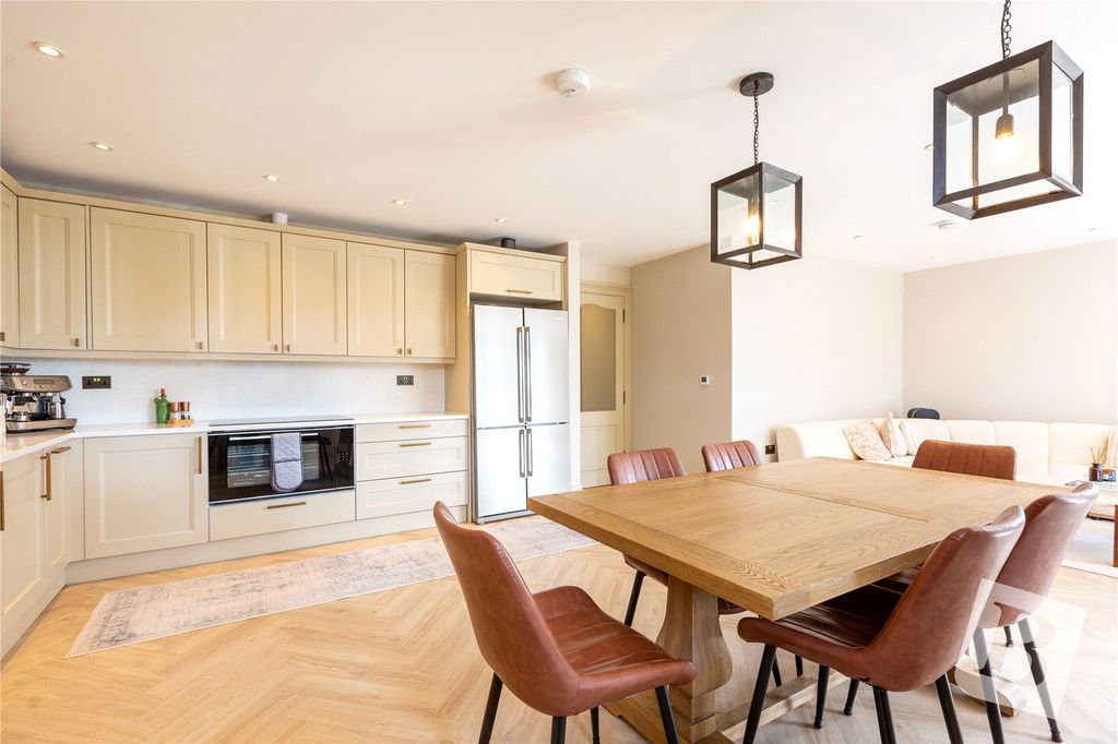 Additional image 3 of 3 bed flat for saleConvent Close, Upminster RM14
