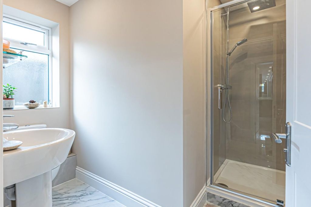 Additional image 14 of 5 bed detached house for saleBarnett Way, Bierton, Aylesbury HP22