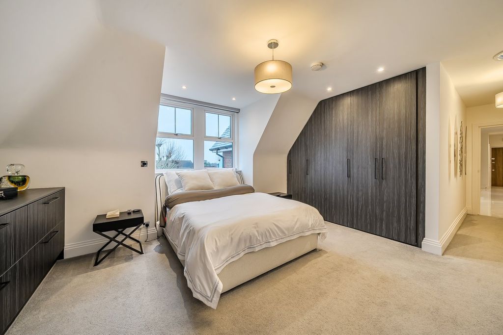 Additional image 2 of 3 bed flat for saleOverbury Avenue, Beckenham BR3