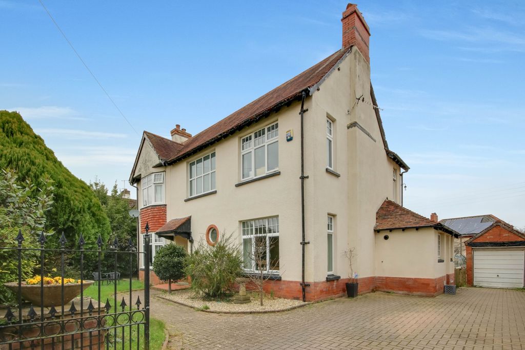 4 bed detached house for saleSouth Park, Barnstaple, Devon EX32