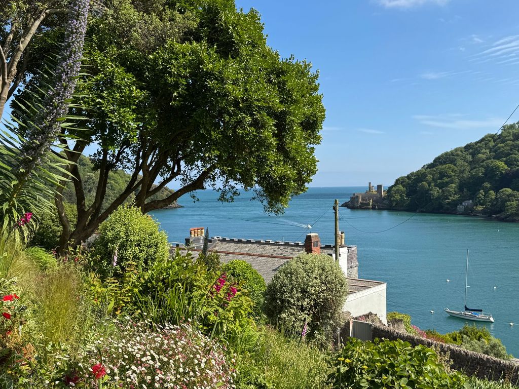 6 bed detached house for saleCrosstrees, Beacon Road, Kingswear TQ6 photo 3