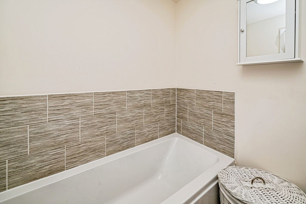 Additional image 14 of 4 bed town house for saleGrand Junction, Aylesbury HP22