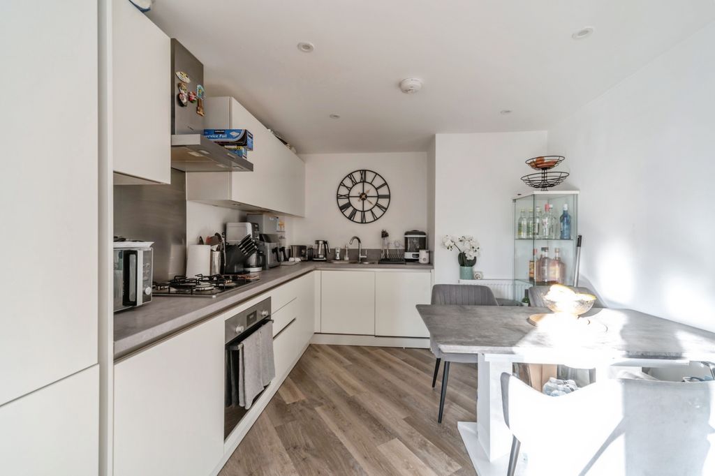 Additional image 2 of 2 bed flat for saleLinden Road, Bedford MK40