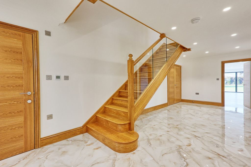 Additional image 5 of 6 bed detached house for saleCurtis Road, Emerson Park RM11