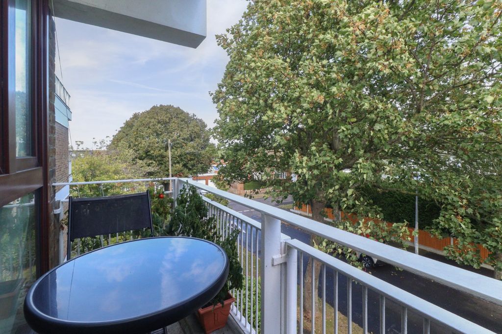 Additional image 12 of 3 bed flat for saleGainsboro Road, Birchington, Kent CT7