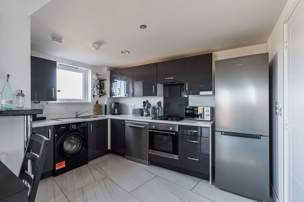 Additional image 5 of 2 bed flat for saleBroomview Path, Edinburgh EH11