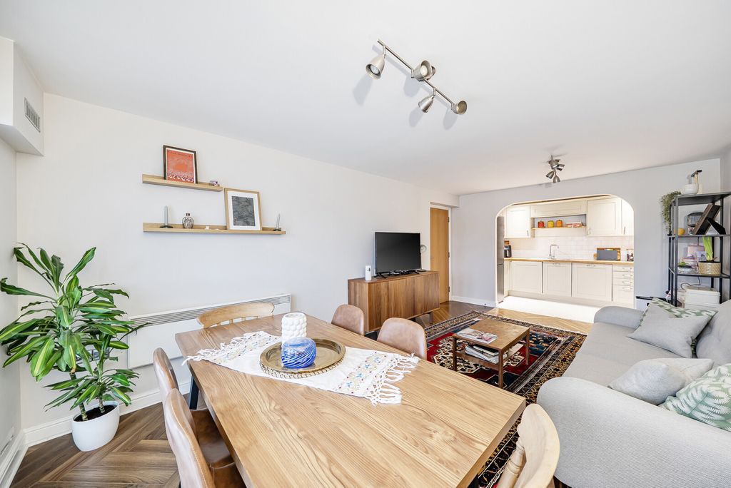 Additional image 15 of 2 bed flat for saleGoldsworth Road, Woking GU21