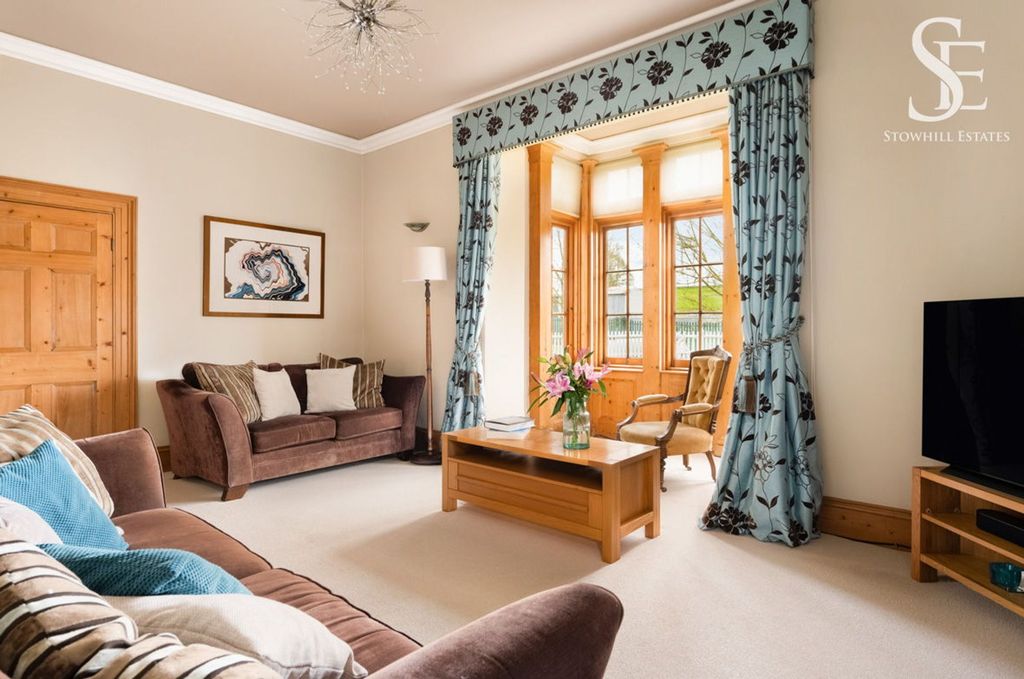 5 bed semi-detached house for saleStation Yard, Steventon OX13 photo 5