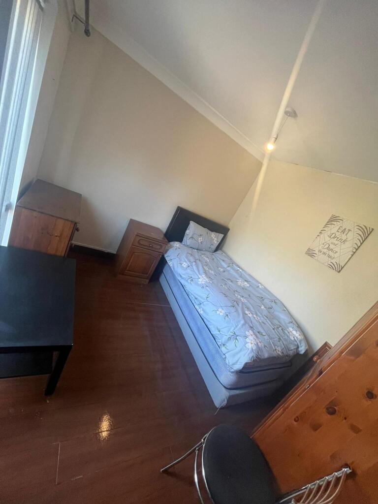 Additional image 2 of X1 Room available, Pooltail Walk, Northfield, Birmingham, B31