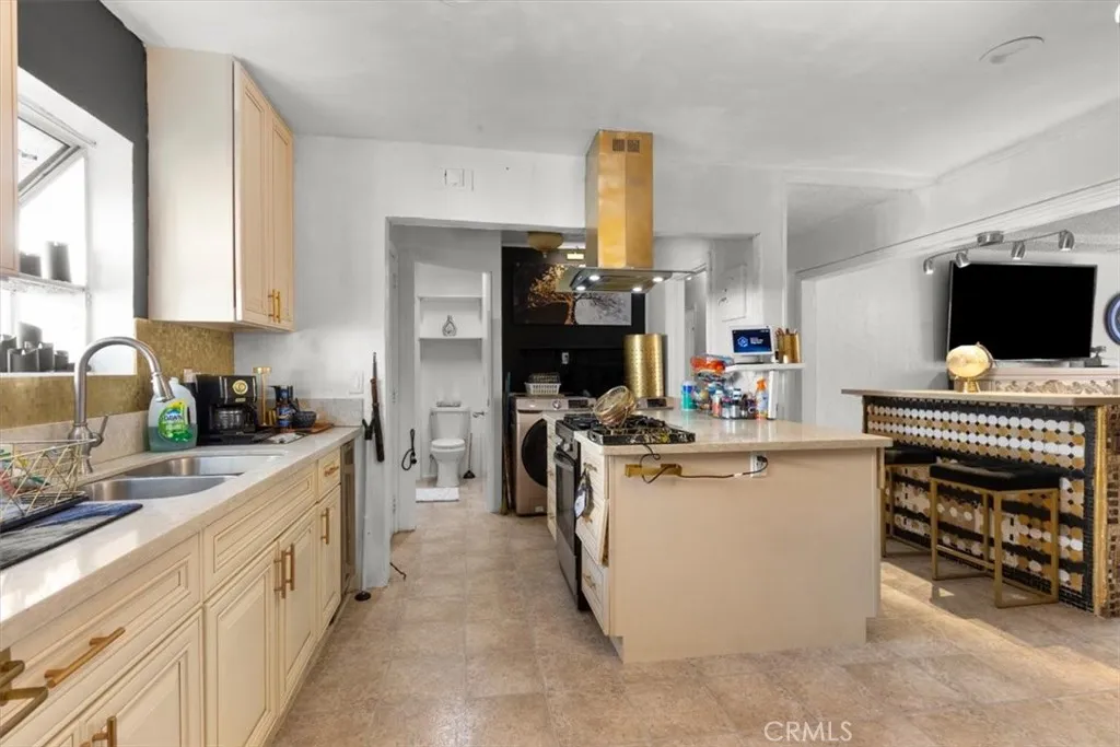 Additional image 11 of 3640 W 60th Street, Los Angeles, CA 90043