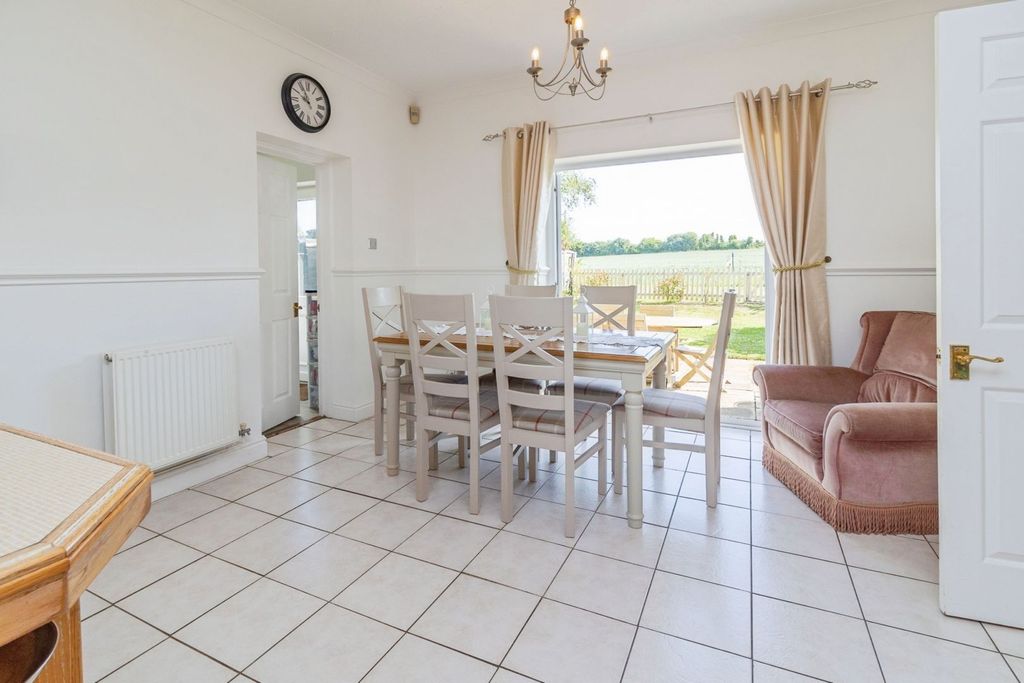 Additional image 13 of 5 bed detached house for saleGoldcrest, Aylesbury HP19