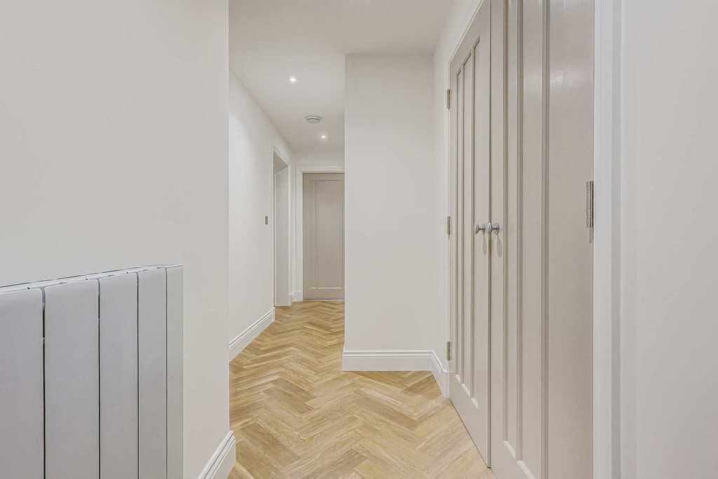 Additional image 16 of 2 bed flat for saleHall Crescent, Benfleet SS7